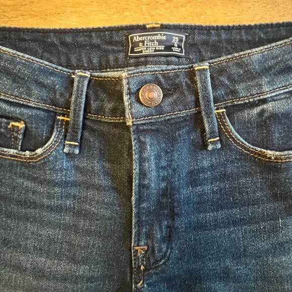 Abercrombie and Fitch low rise short - Picture 2 of 3